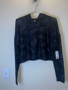 Yogalicious Lux Black Camo Cropped Hoodie Athletic Top NWT Small